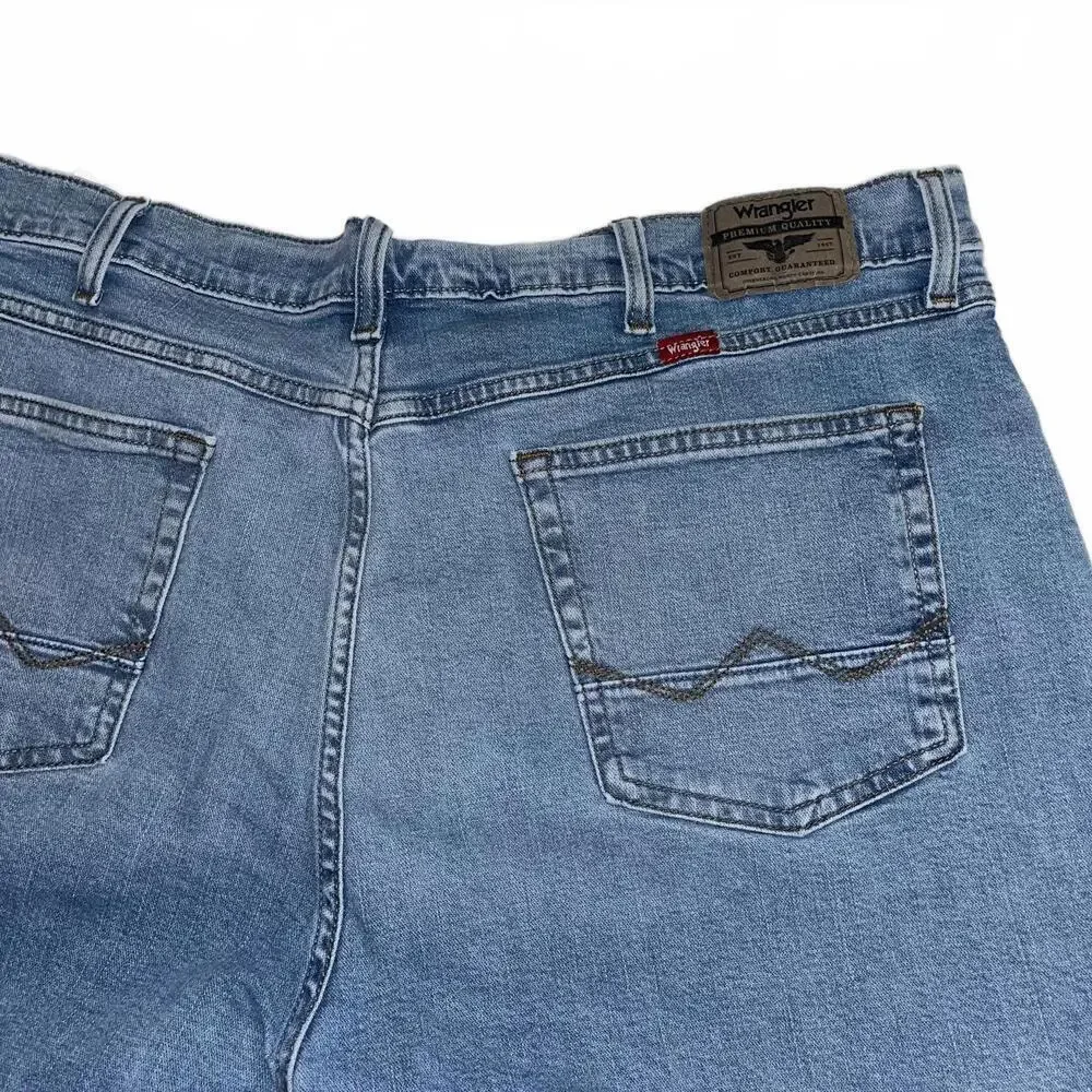 Wrangler Relaxed Bootcut Mens W42 x L30 Classic Light Wash Blue Denim Jeans - Picture 9 of 9